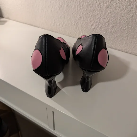 Black and Pink Heart Women's Shoes - Picture 6 of 11
